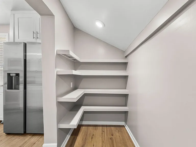 122 E Woodrow Ave — Photo 17