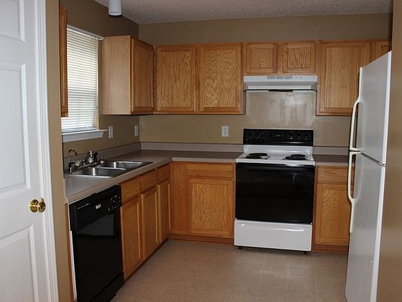 2nd image of 232 Cottonwood Creek Cir