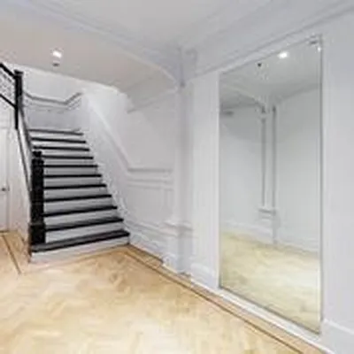 Rented by R New York | media 24