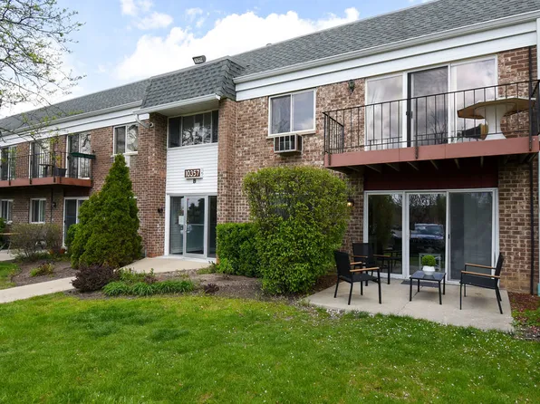 10357 Dearlove Rd APT 1J, Glenview, IL 60025