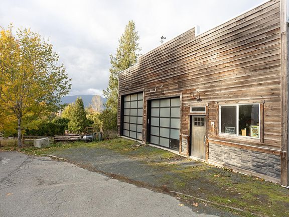 2nd image of 42140 Majuba Hill Rd