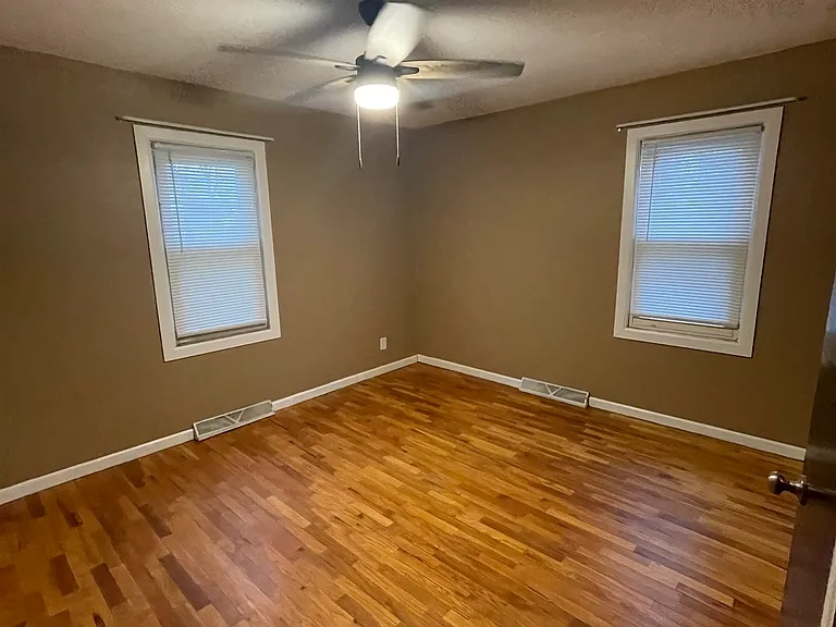 2916 S Euclid Ave — Photo 6
