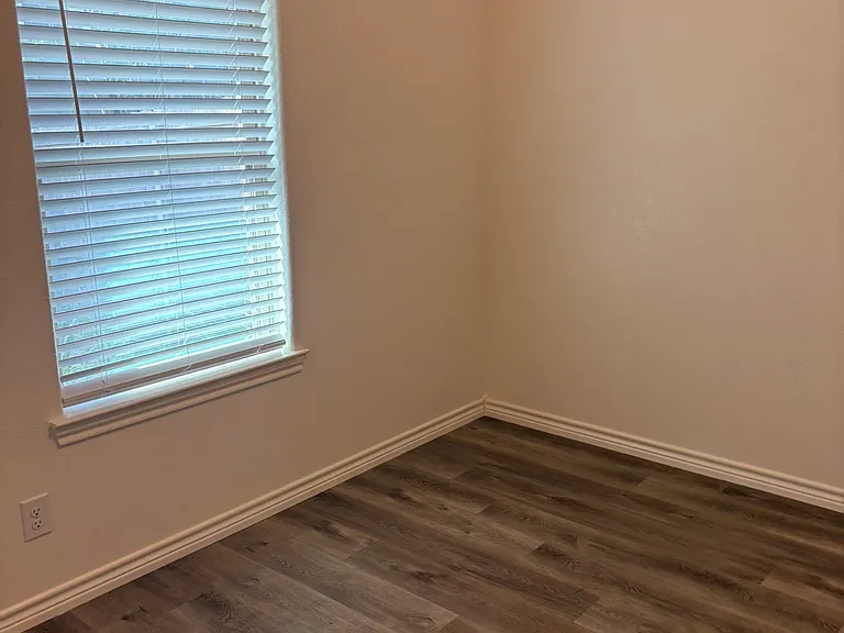111 E Hamilton St — Photo 18