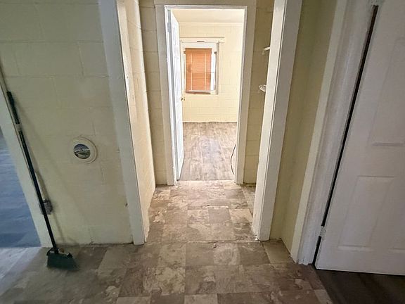 4th image of 705 Harvey St