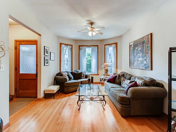 4th image of 1831 W Newport Ave #1