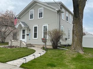 827 N 9th St, Manitowoc, WI 54220