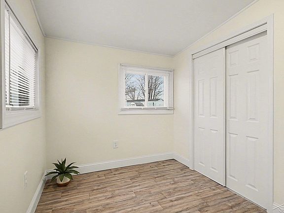 5th image of 667 Bay Rd