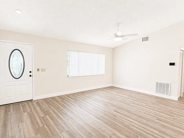 662 Castaways St NE — Photo 4