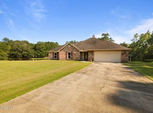 17 P M Hall Rd, Poplarville, MS 39470