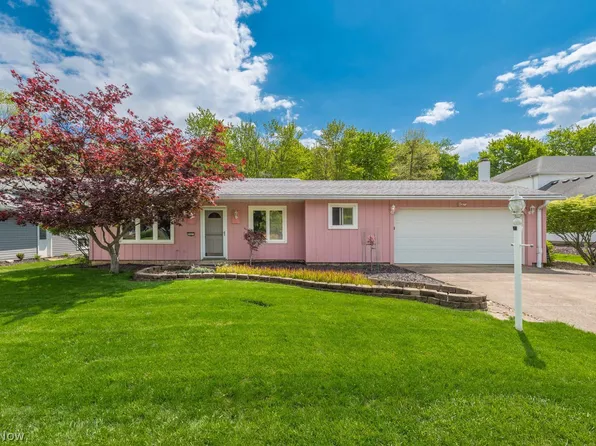 16825 Walnut Creek Dr, Strongsville, OH 44136