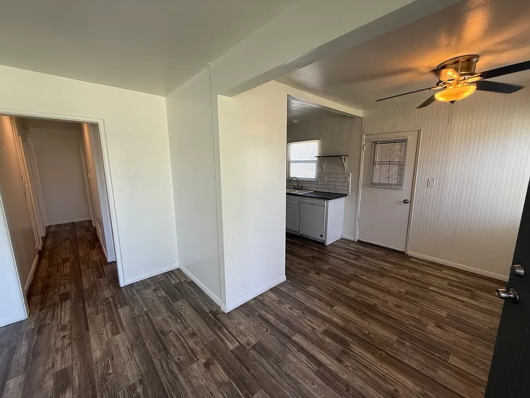4122 Saint Paul Pl — Photo 3