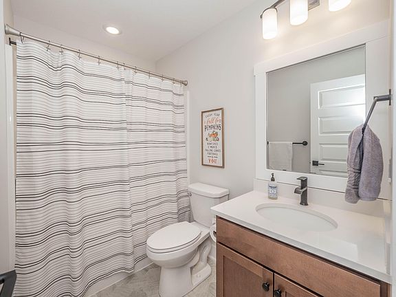 4th image of 211 Hickory Valley Dr