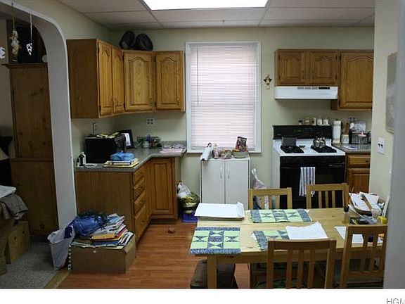 3rd image of 109 1st Ave