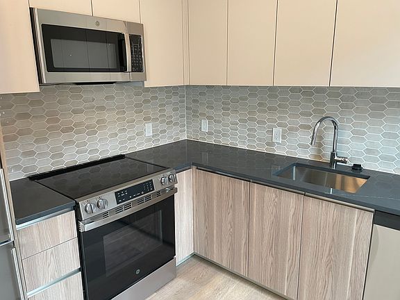 5th image of 933 N St NW #201