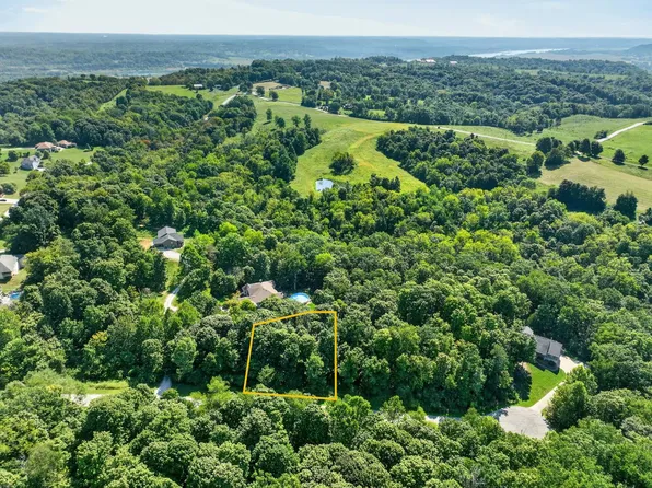 46 Falling Rock Dr, Aurora, IN 47001
