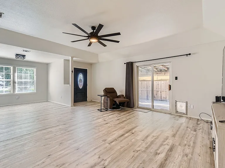 134 Bellair Dr — Photo 14