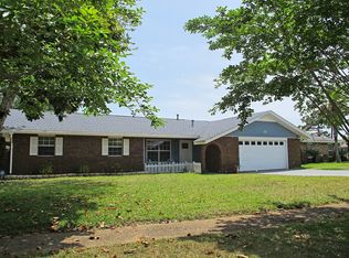 31 Lakeview Dr, Mary Esther, FL 32569