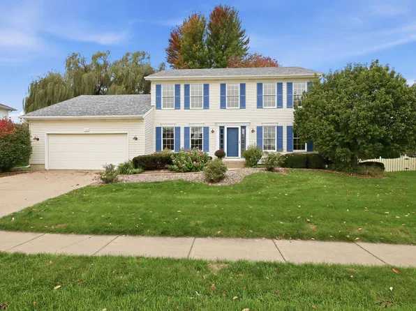 5104 Fox Ridge Rd, Bettendorf, IA 52722