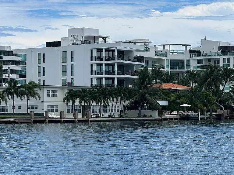1930 Bay Dr #2 — Photo 4