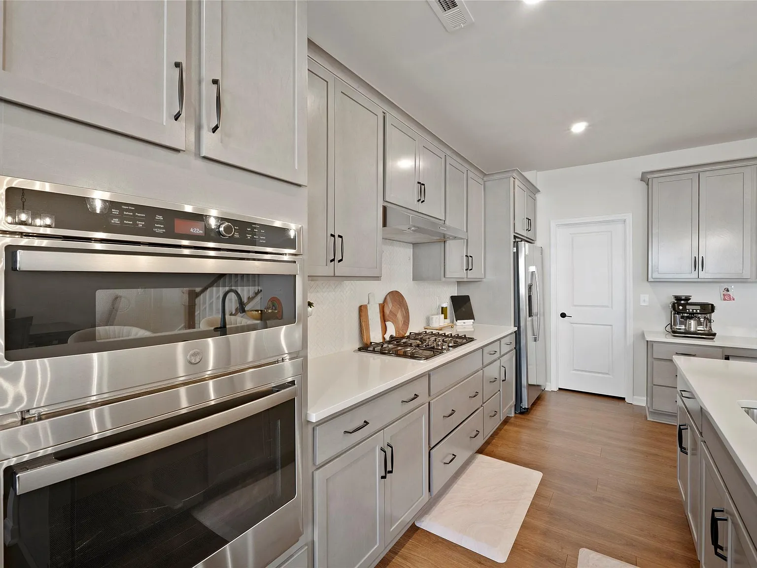 4 bed, 2.5 bath, 2023 sqft, $2,700 — Photo 4
