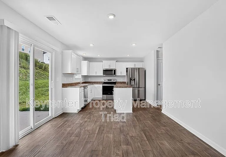 5109 Black Forest Dr — Photo 4