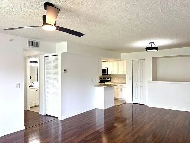 100 Crestwood Ct N #108 — Photo 27