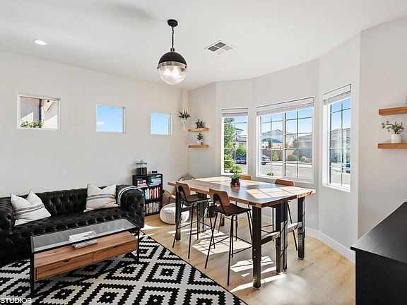 4th image of 3026 S Olivewood Ln