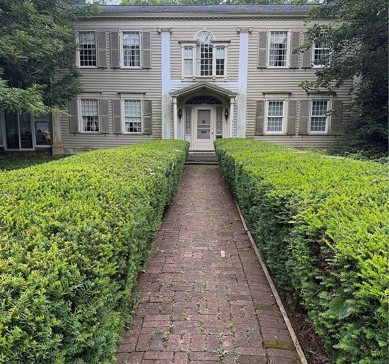 1st image of 7 Reynolds Ave