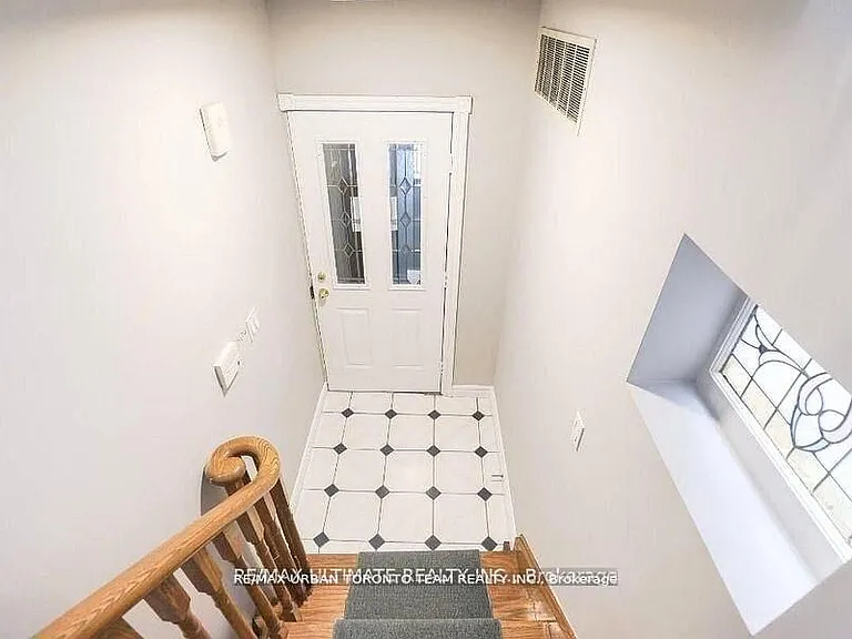 745 Coxwell Ave #UPPER — Photo 18