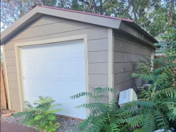 5th image of 222 Gigax Ln
