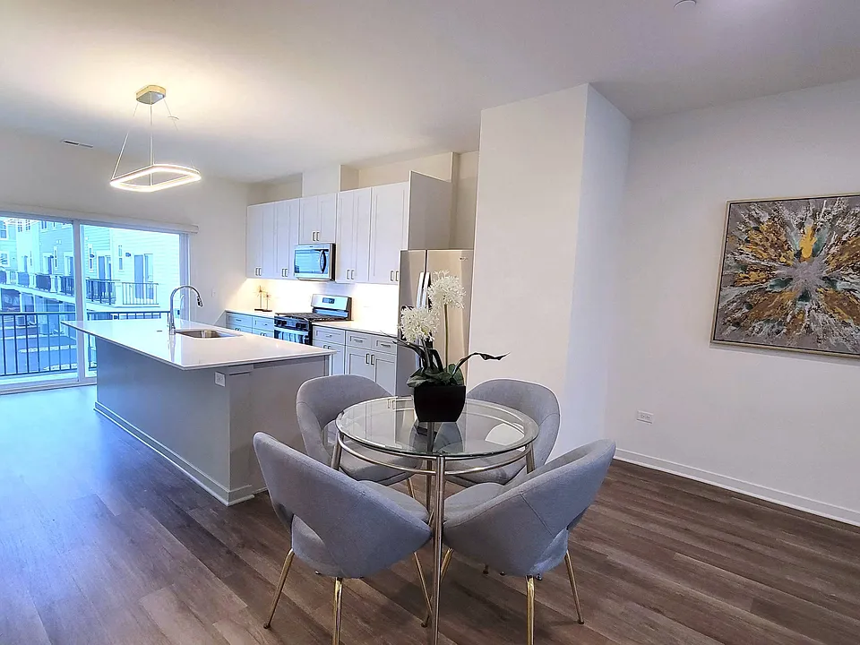 Enclave Crystal Lake Townhomes and Apartments