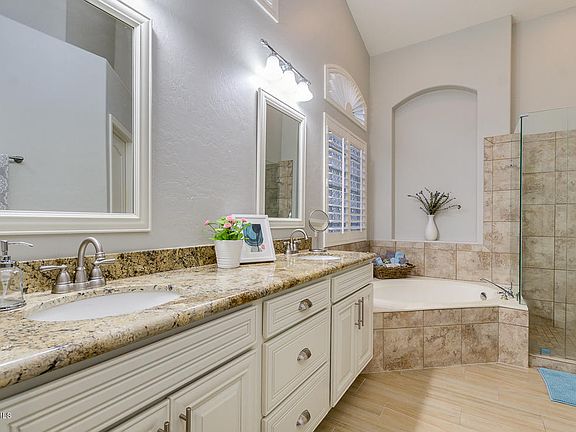 5th image of 4035 E Hamblin Dr