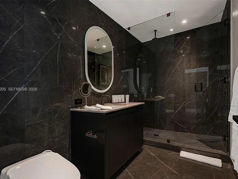 20 NE 11th St #4901 — Photo 11