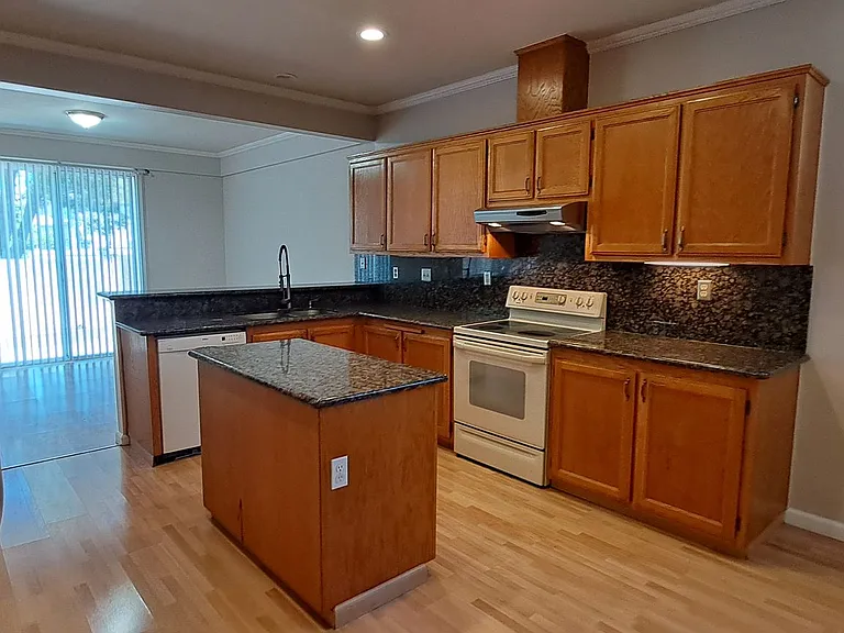 320 Stamper Cir — Photo 10