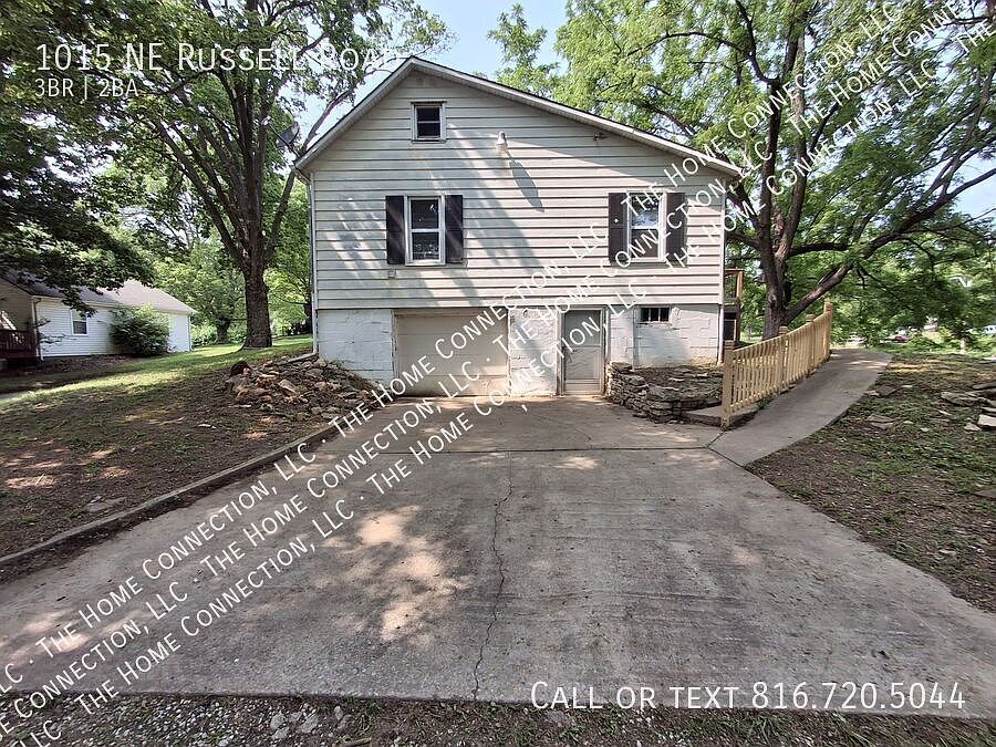 1st image of 1015 NE Russell Rd