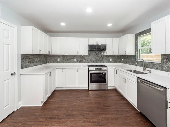 8330 Longridge Rd, Charleston, SC 29418