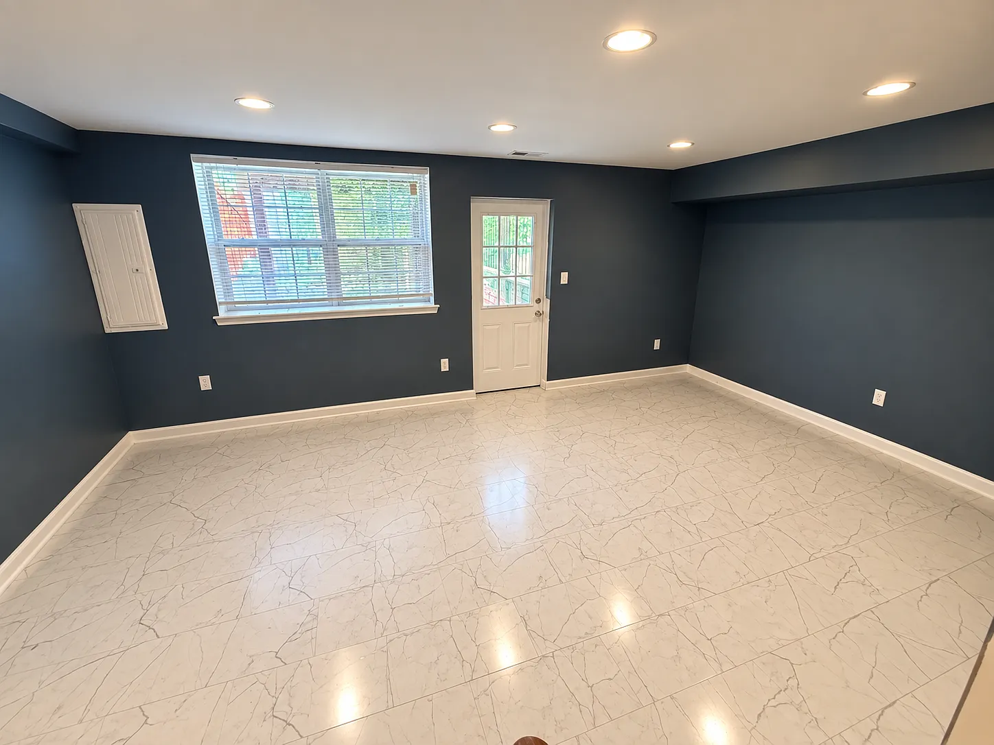 3 bed, 3.5 bath, 2104 sqft, $3,000 — Photo 4