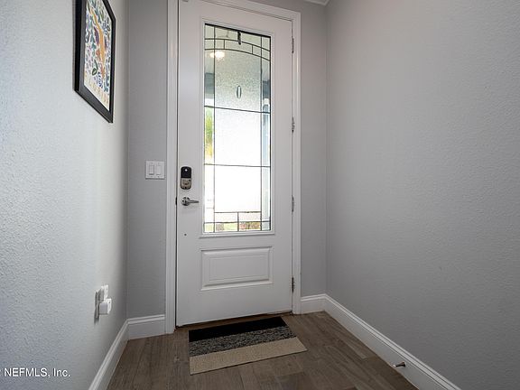 4th image of 189 Silver Creek Pl