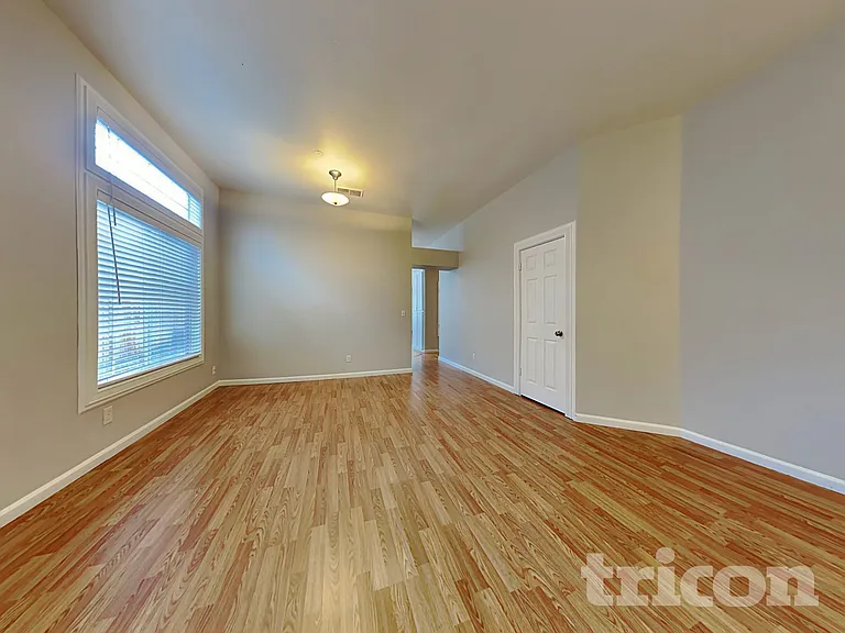 1436 Northwood Dr — Photo 2