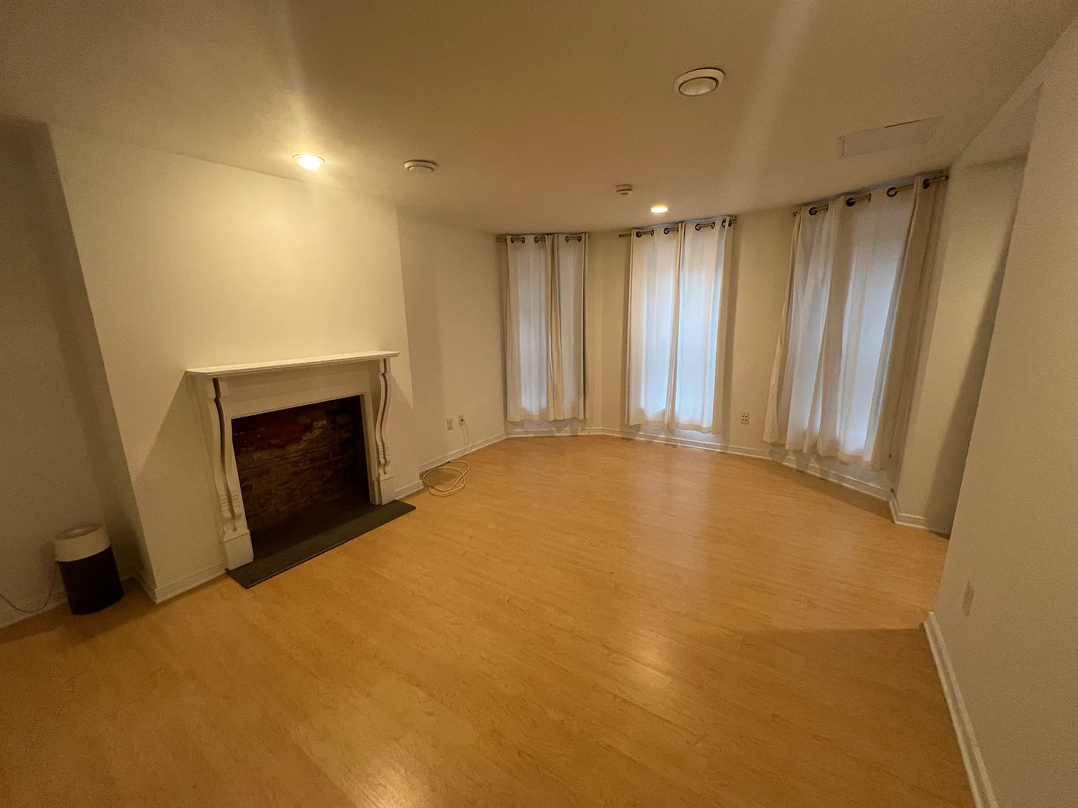1 bed, 1.5 bath, 1000 sqft, $3,100 — Photo 3