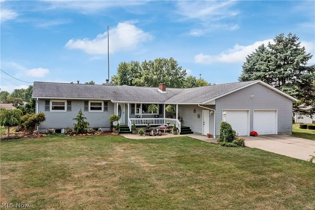 3850 Psolla St NE photo 1