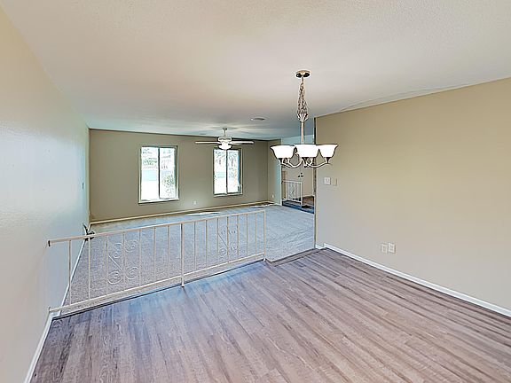 3rd image of 835 N Spur Cir