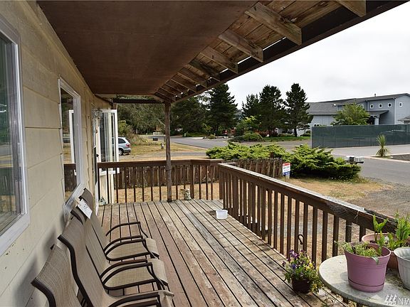 3rd image of 670 Lake Island Ave SE