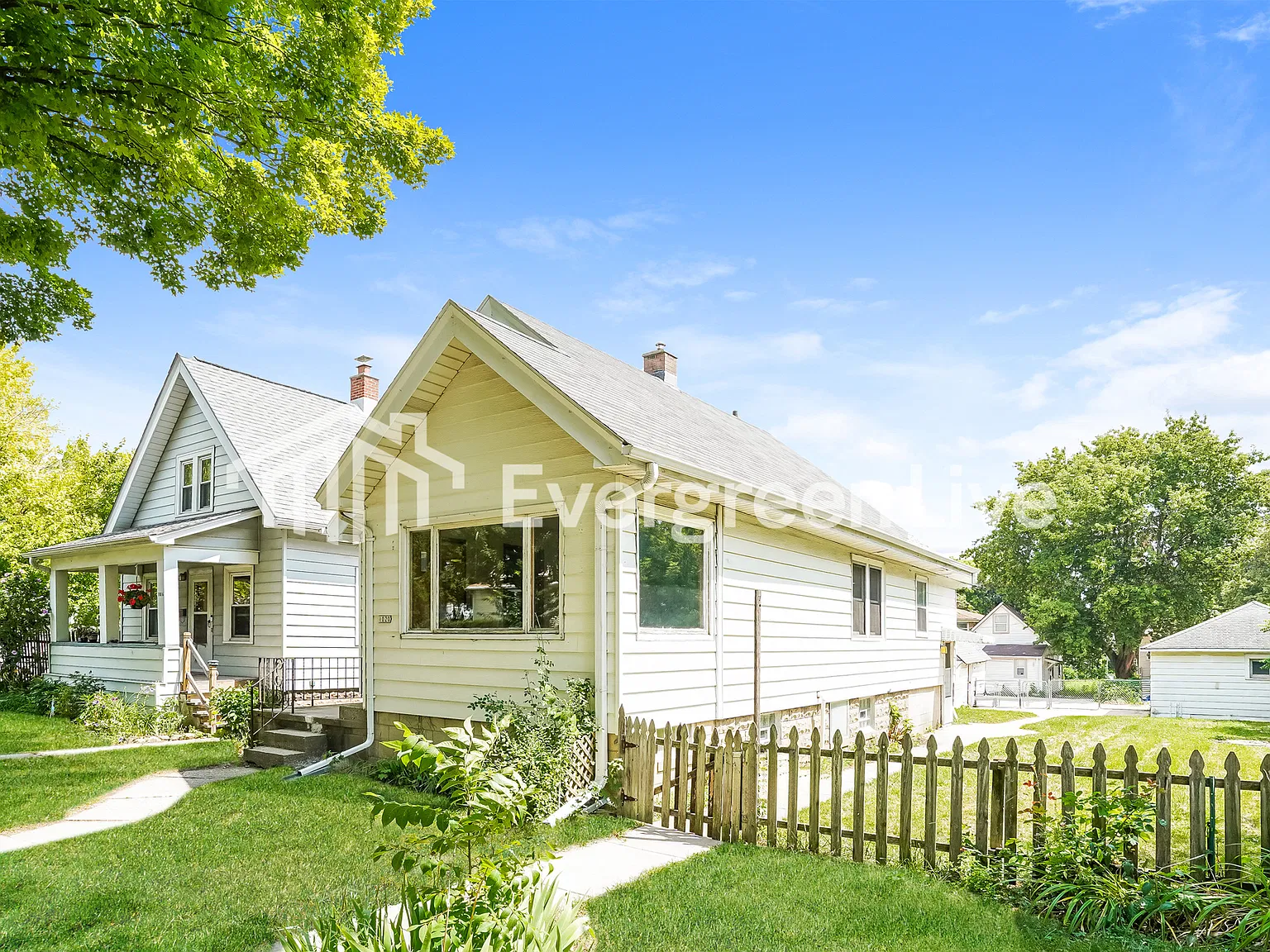 3 bed, 1.0 bath, 1051 sqft, $1,695 — Photo 2