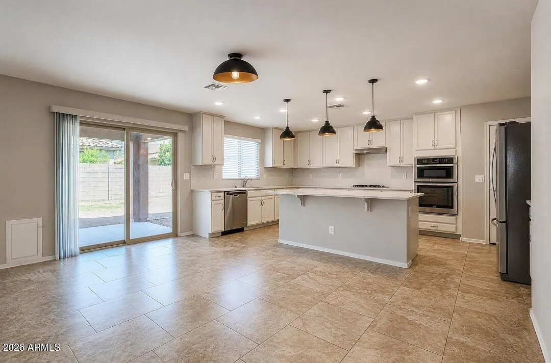 3 bed, 2.5 bath, 2375 sqft, $2,375 — Photo 3