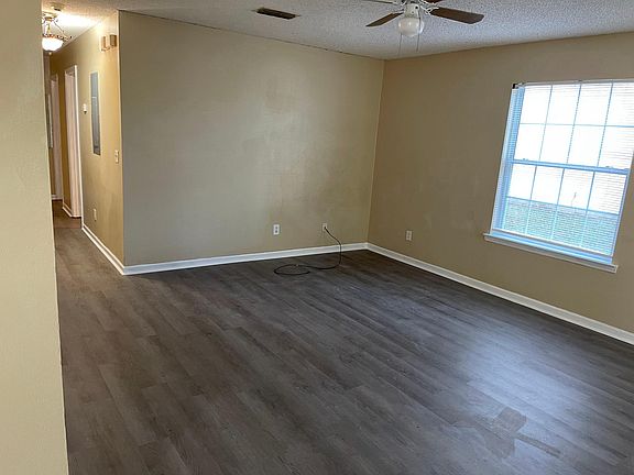 4th image of 2555 McElroy St