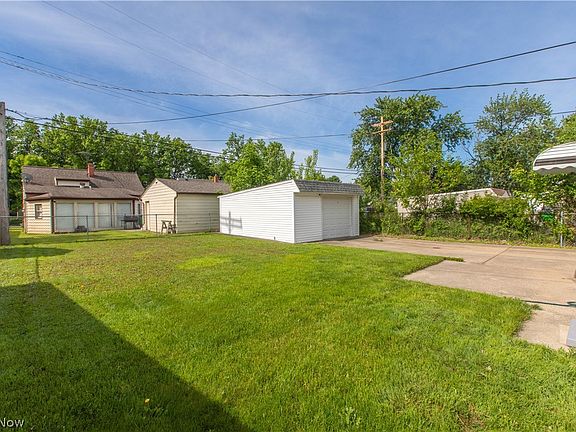 3rd image of 26890 Drakefield Ave