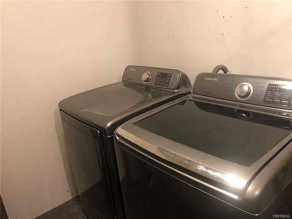 5th image of 1021 W Buffalo St