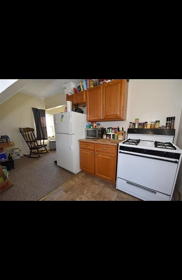 2 bed, 1000 sqft, $875 — Photo 4