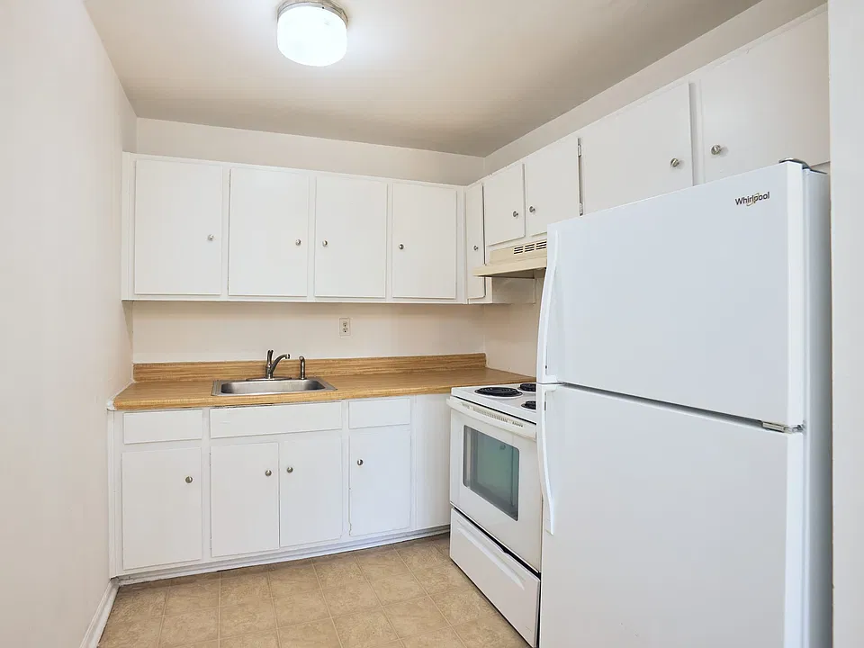 1214 Woodland Ave NE